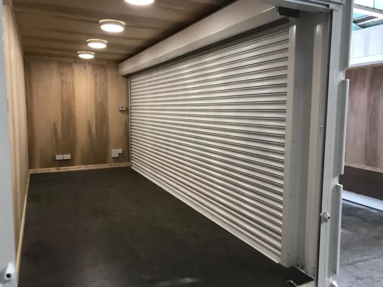20ft x 8ft Roller Shutter Shipping Containers - Image 4