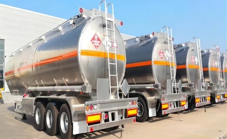 45,000 Liter Tri Axle Aluminum Alloy Tanker Trailer - Image 4