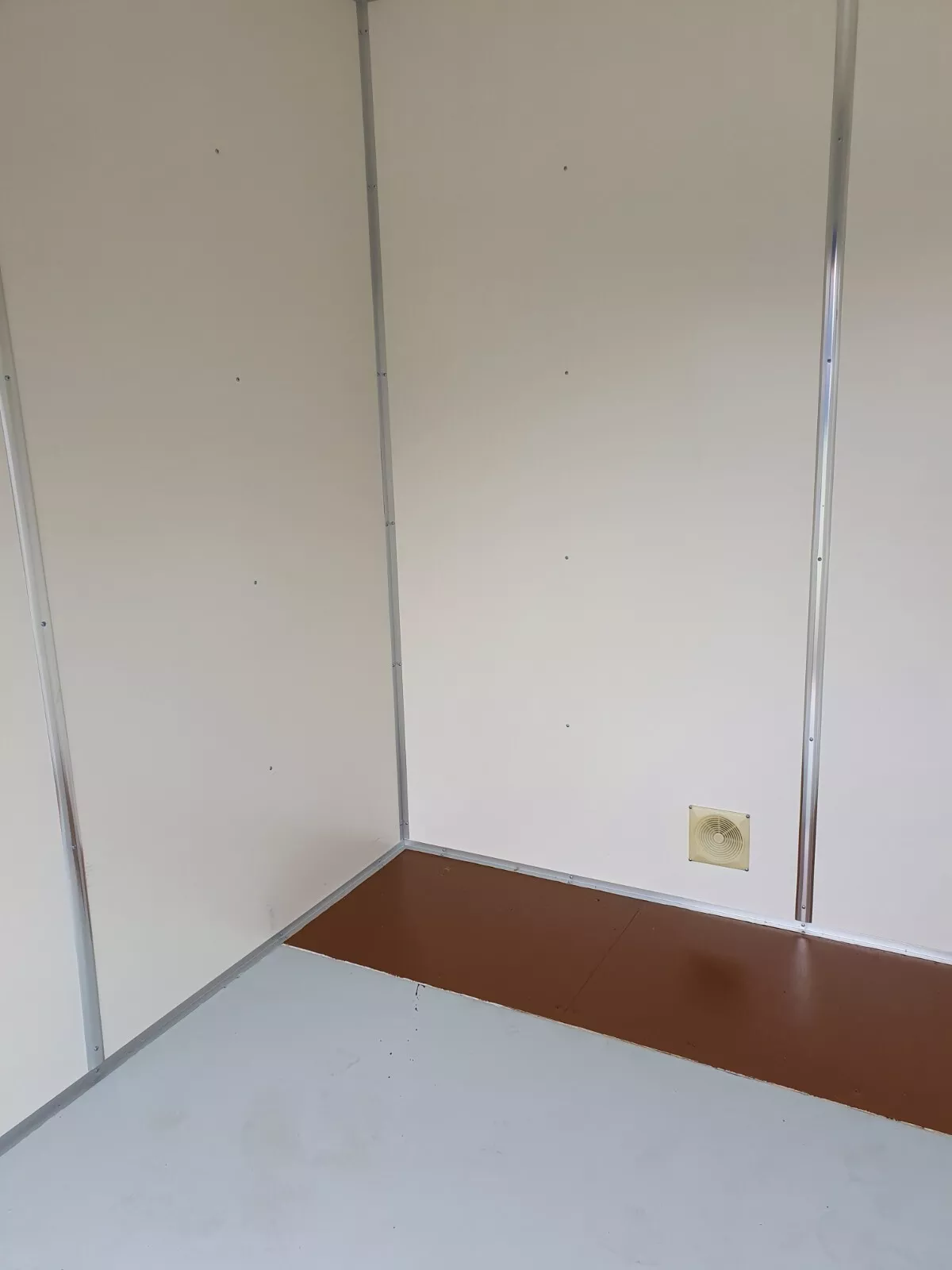 40ft Containers as Self Storage Rooms - Insulated - Ply Lined - Premium - Image 4