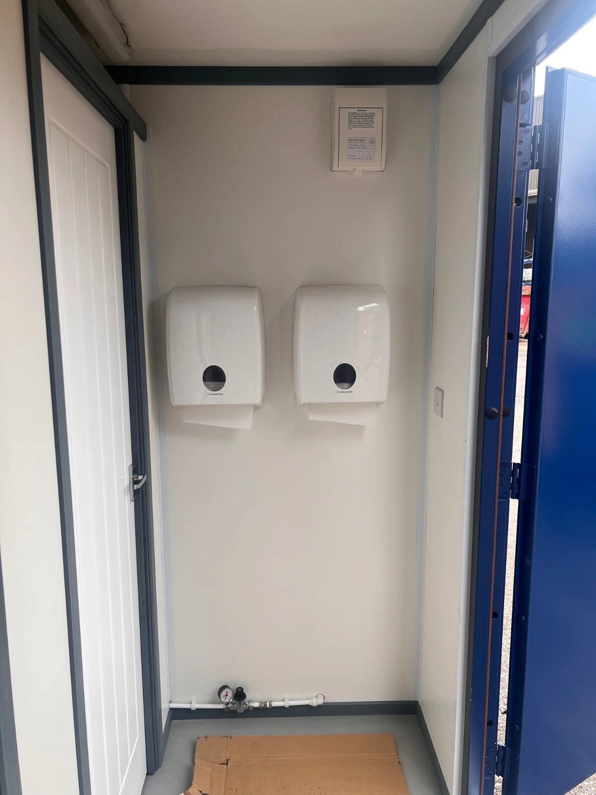 20ft x 8ft Shipping Container Toilet Block - Reading - Image 2